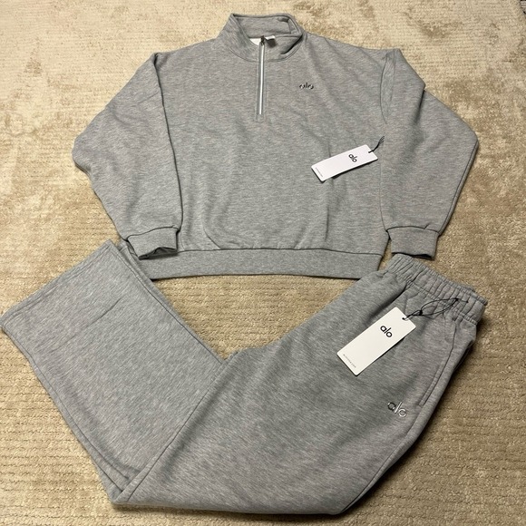ALO Yoga Tops - Alo yoga Accolade Heather Gray Sweat Set unisex size large pullover/straight leg